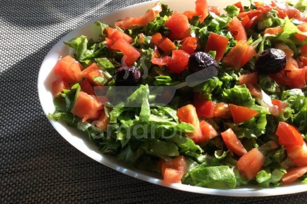 Zeytinli Kıvırcık Salata