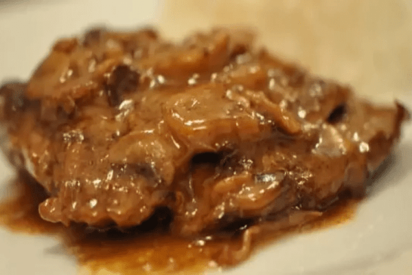 Sauteed Meat With Gravy Sauce With Mushrooms