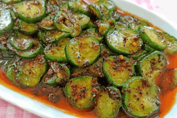 Susamlı Salatalık Mezesi Susamlı Salatalık Mezesi