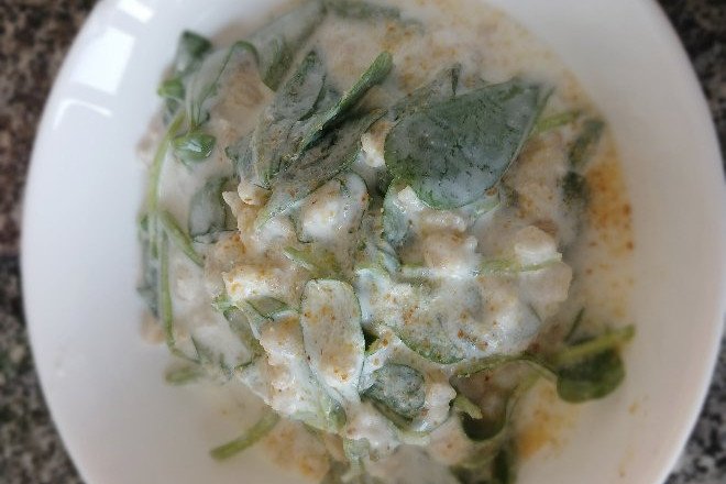 Yoğurtlu Cevizli Semizotu Salatası